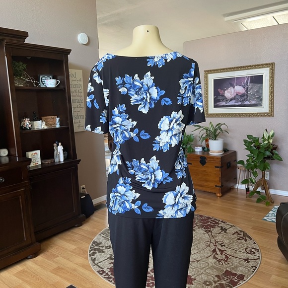WHBM blue, black & white short sleeve blouse-size L - Picture 10 of 10